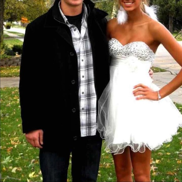 Short white dress - Picture 1 of 4